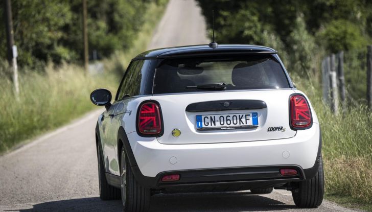 Mini Cooper SE: debutta la nuova versione speciale Elettrifigata - Foto 35 di 61