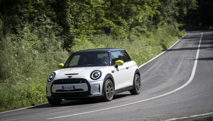 Mini Cooper SE: debutta la nuova versione speciale Elettrifigata - Foto 38 di 61