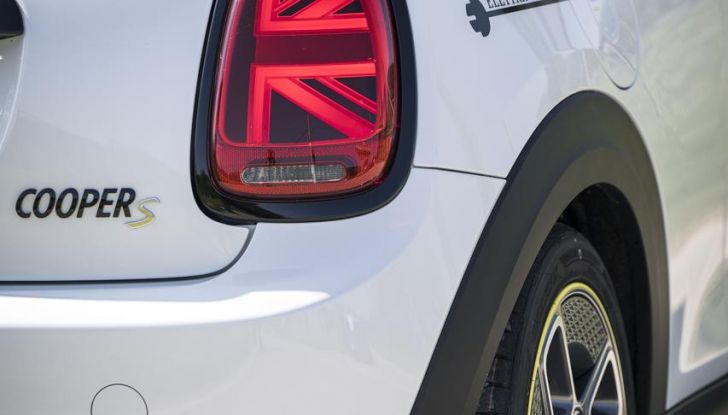 Mini Cooper SE: debutta la nuova versione speciale Elettrifigata - Foto 13 di 61