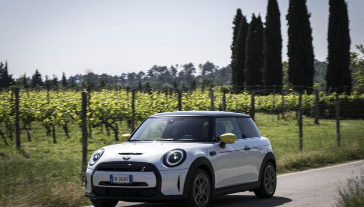 Mini Cooper SE: debutta la nuova versione speciale Elettrifigata - Foto 18 di 61
