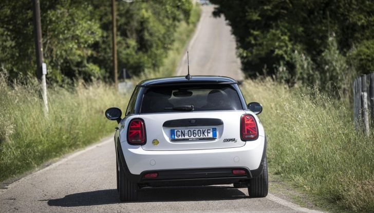 Mini Cooper SE: debutta la nuova versione speciale Elettrifigata - Foto 37 di 61