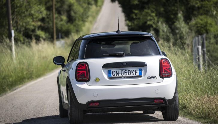 Mini Cooper SE: debutta la nuova versione speciale Elettrifigata - Foto 36 di 61