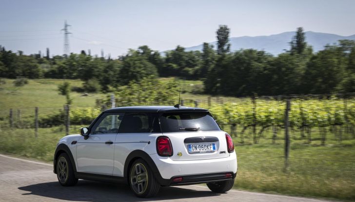 Mini Cooper SE: debutta la nuova versione speciale Elettrifigata - Foto 23 di 61