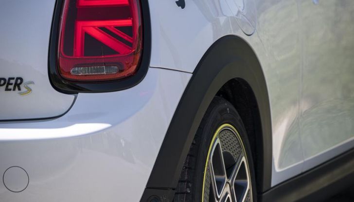 Mini Cooper SE: debutta la nuova versione speciale Elettrifigata - Foto 12 di 61