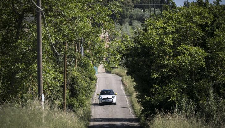 Mini Cooper SE: debutta la nuova versione speciale Elettrifigata - Foto 24 di 61