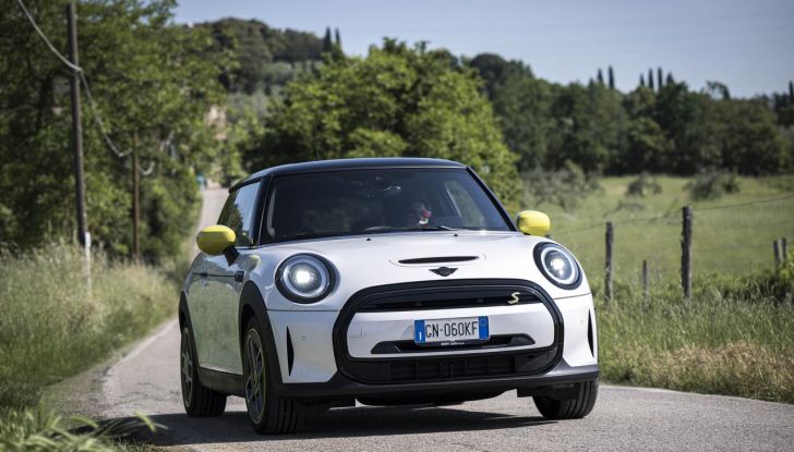 Mini Cooper SE: debutta la nuova versione speciale Elettrifigata - Foto 21 di 61