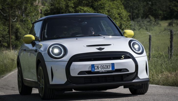 Mini Cooper SE: debutta la nuova versione speciale Elettrifigata - Foto 34 di 61