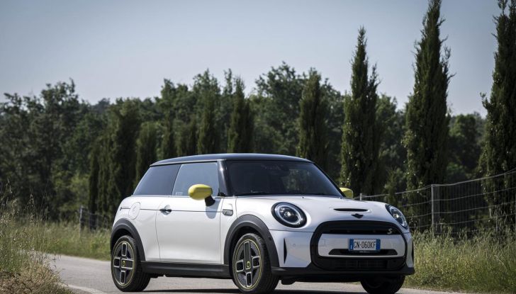 Mini Cooper SE: debutta la nuova versione speciale Elettrifigata - Foto 2 di 61