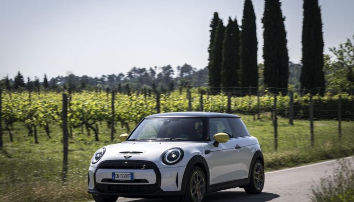 Mini Cooper SE: debutta la nuova versione speciale Elettrifigata - Foto 17 di 61