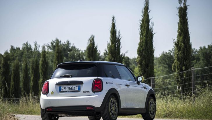 Mini Cooper SE: debutta la nuova versione speciale Elettrifigata - Foto 11 di 61