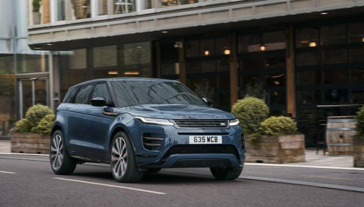 Range Rover Evoque 2024: il nuovo restyling introduce diverse novità esterne e interne - Foto 13 di 35