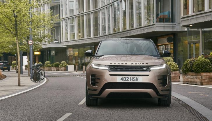 Range Rover Evoque 2024: il nuovo restyling introduce diverse novità esterne e interne - Foto 28 di 35