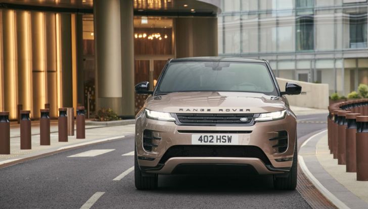 Range Rover Evoque 2024: il nuovo restyling introduce diverse novità esterne e interne - Foto 27 di 35