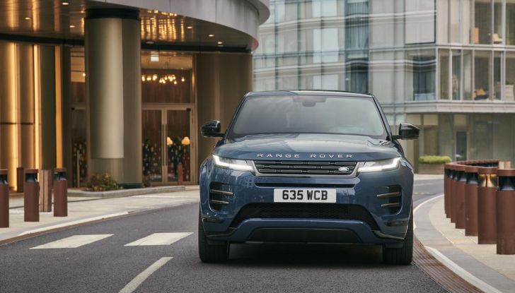 Range Rover Evoque 2024: il nuovo restyling introduce diverse novità esterne e interne - Foto 14 di 35