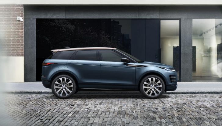 Range Rover Evoque 2024: il nuovo restyling introduce diverse novità esterne e interne - Foto 19 di 35