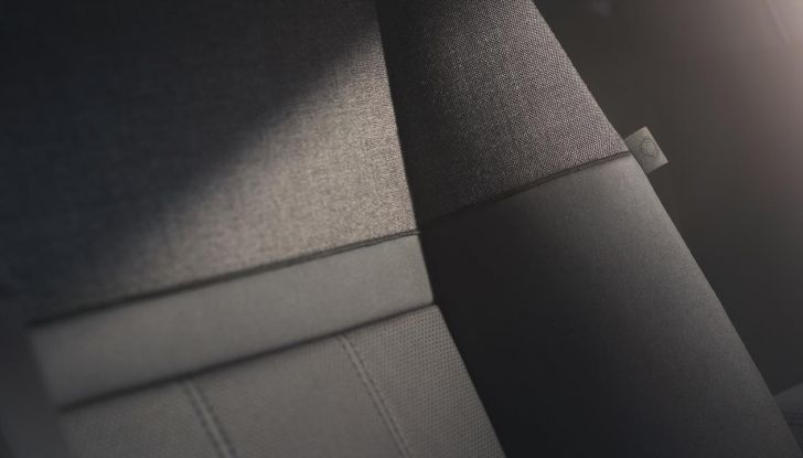 Range Rover Evoque 2024: il nuovo restyling introduce diverse novità esterne e interne - Foto 11 di 35