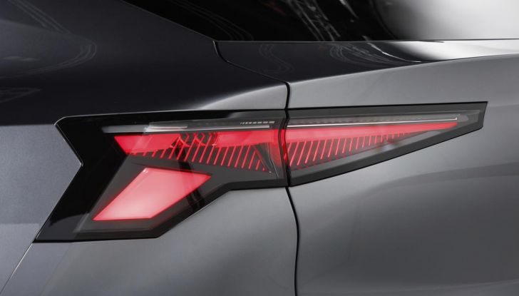 Renault Rafale E-Tech Full Hybrid: prezzi di listino in Italia - Foto 47 di 73