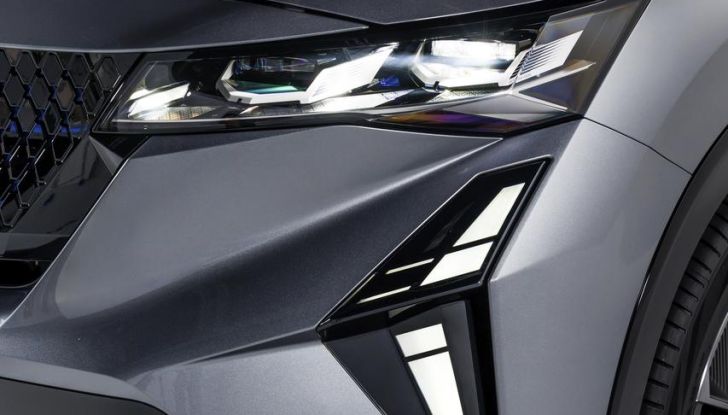 Renault Rafale E-Tech Full Hybrid: prezzi di listino in Italia - Foto 50 di 73