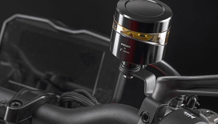 Ducati Streetfighter V4: ancora più sportivo e leggero con gli accessori del kit Performance - Foto 2 di 9