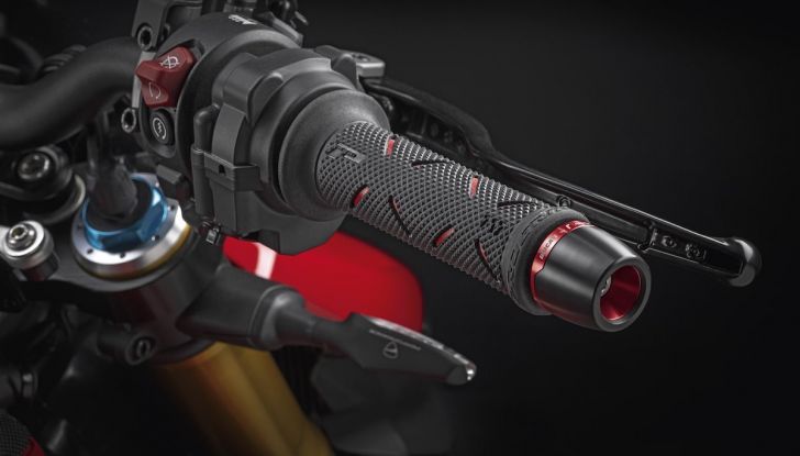 Ducati Streetfighter V4: ancora più sportivo e leggero con gli accessori del kit Performance - Foto 3 di 9
