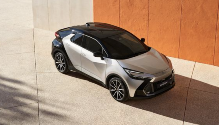 Toyota C-HR 2024: motori, allestimenti e prezzi - Foto 14 di 15