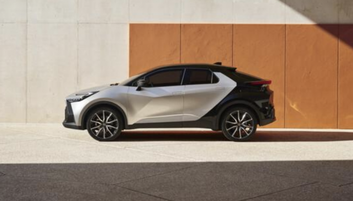 Toyota C-HR 2024: motori, allestimenti e prezzi - Foto 15 di 15