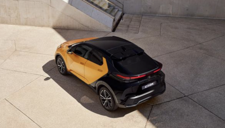 Toyota C-HR 2024: motori, allestimenti e prezzi - Foto 8 di 15