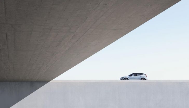 Volvo EX30: allestimenti, caratteristiche tecniche e prestazioni del nuovo SUV compatto elettrico - Foto 20 di 85