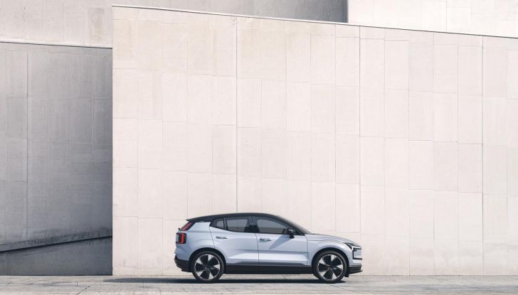 Volvo EX30: allestimenti, caratteristiche tecniche e prestazioni del nuovo SUV compatto elettrico - Foto 6 di 85
