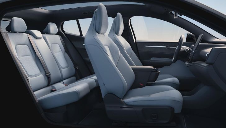 Volvo EX30: allestimenti, caratteristiche tecniche e prestazioni del nuovo SUV compatto elettrico - Foto 46 di 85