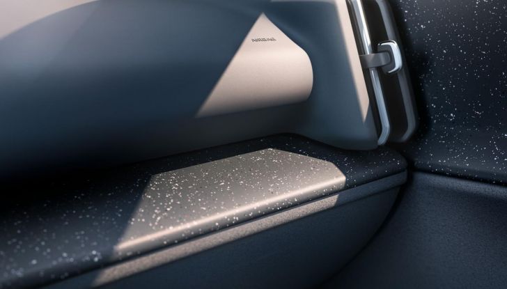 Volvo EX30: allestimenti, caratteristiche tecniche e prestazioni del nuovo SUV compatto elettrico - Foto 56 di 85