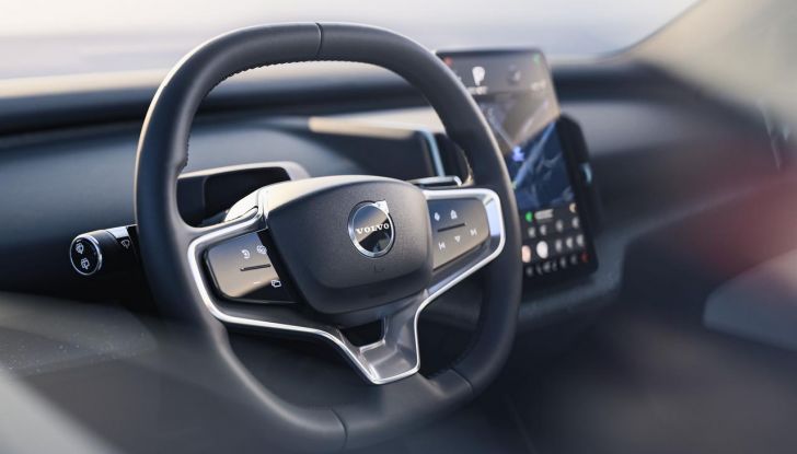Volvo EX30: allestimenti, caratteristiche tecniche e prestazioni del nuovo SUV compatto elettrico - Foto 42 di 85
