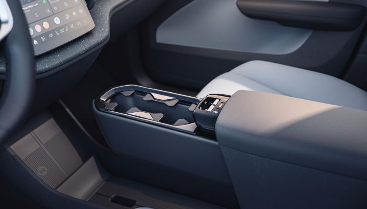 Volvo EX30: allestimenti, caratteristiche tecniche e prestazioni del nuovo SUV compatto elettrico - Foto 49 di 85