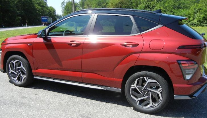 Nuova Hyundai Kona Full Hybrid provata su strada - Foto 6 di 20