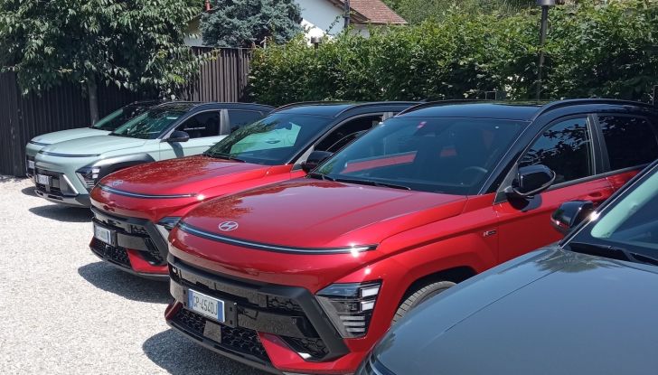 Nuova Hyundai Kona Full Hybrid provata su strada - Foto 1 di 20