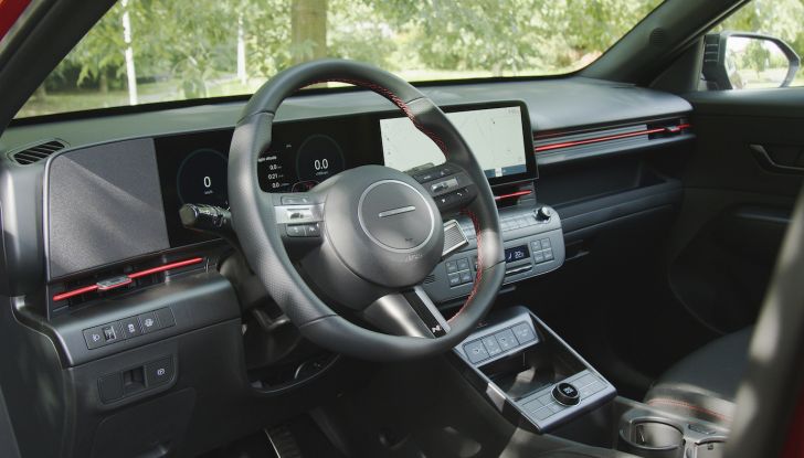 Nuova Hyundai Kona Full Hybrid provata su strada - Foto 19 di 20