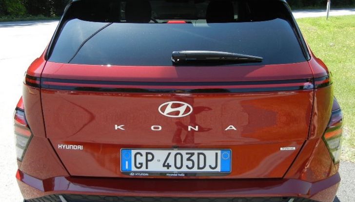 Nuova Hyundai Kona Full Hybrid provata su strada - Foto 9 di 20
