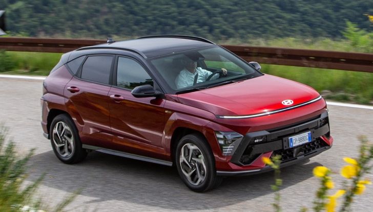 Nuova Hyundai Kona Full Hybrid provata su strada - Foto 11 di 20