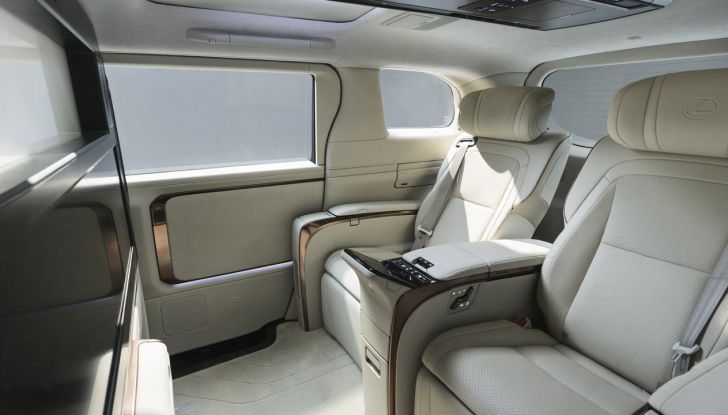 Lexus LM: caratteristiche e versioni della nuova monovolume di lusso - Foto 10 di 15