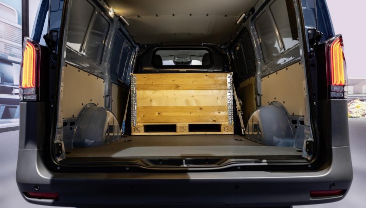 Mercedes Classe V 2024: debutta il nuovo restyling del van tedesco - Foto 95 di 122