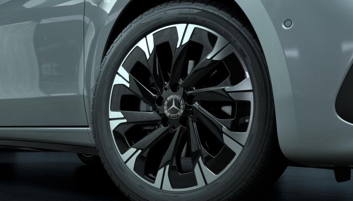 Mercedes Classe V 2024: debutta il nuovo restyling del van tedesco - Foto 35 di 122