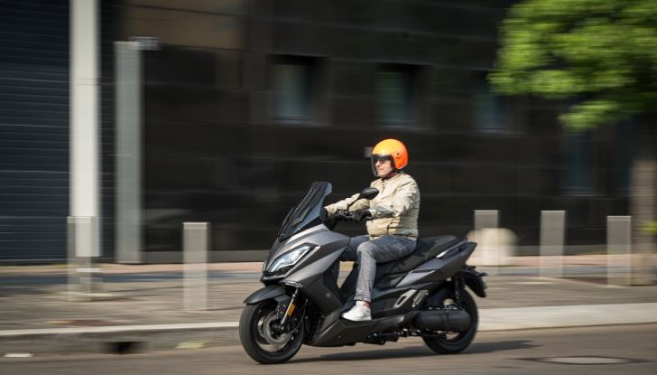 Nerva Exe, lo scooter elettrico “buono” provato su strada - Foto 10 di 20