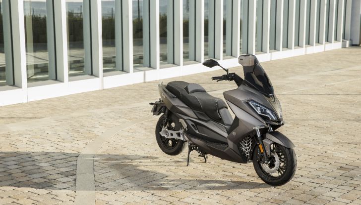 Nerva Exe, lo scooter elettrico “buono” provato su strada - Foto 12 di 20