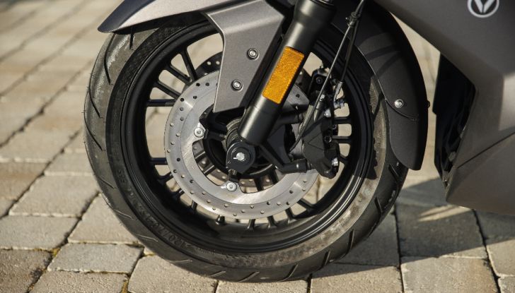 Nerva Exe, lo scooter elettrico “buono” provato su strada - Foto 13 di 20