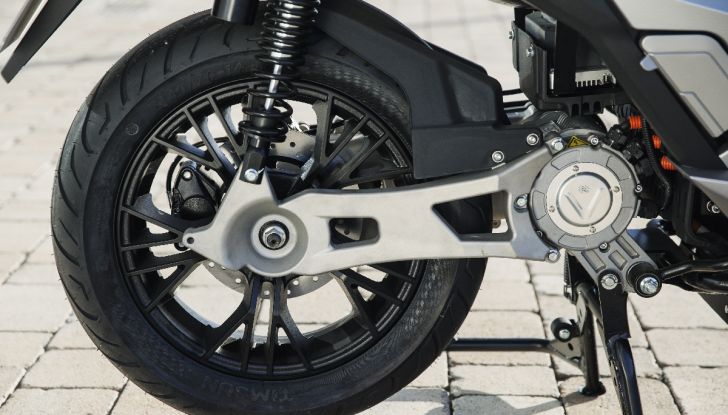 Nerva Exe, lo scooter elettrico “buono” provato su strada - Foto 14 di 20