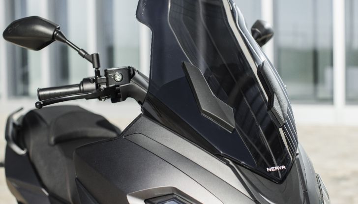 Nerva Exe, lo scooter elettrico “buono” provato su strada - Foto 18 di 20