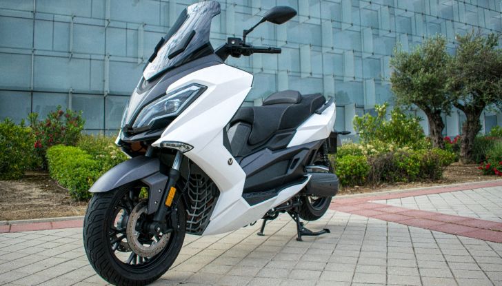 Nerva Exe, lo scooter elettrico “buono” provato su strada - Foto 3 di 20