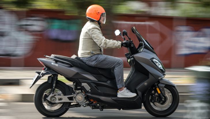Nerva Exe, lo scooter elettrico “buono” provato su strada - Foto 1 di 20