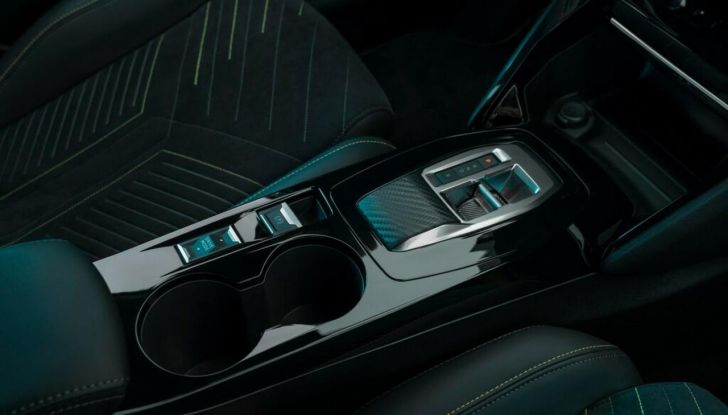Peugeot E-208 2025: nuovo aggiornamento, autonomia elettrica fino a 433 km - Foto 38 di 50