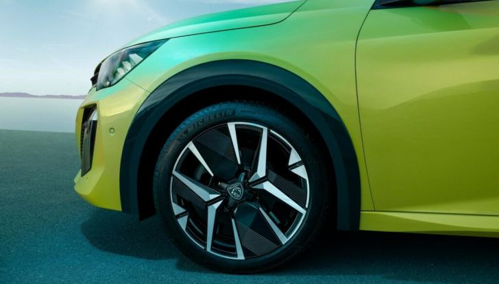 Peugeot E-208 2025: nuovo aggiornamento, autonomia elettrica fino a 433 km - Foto 23 di 50